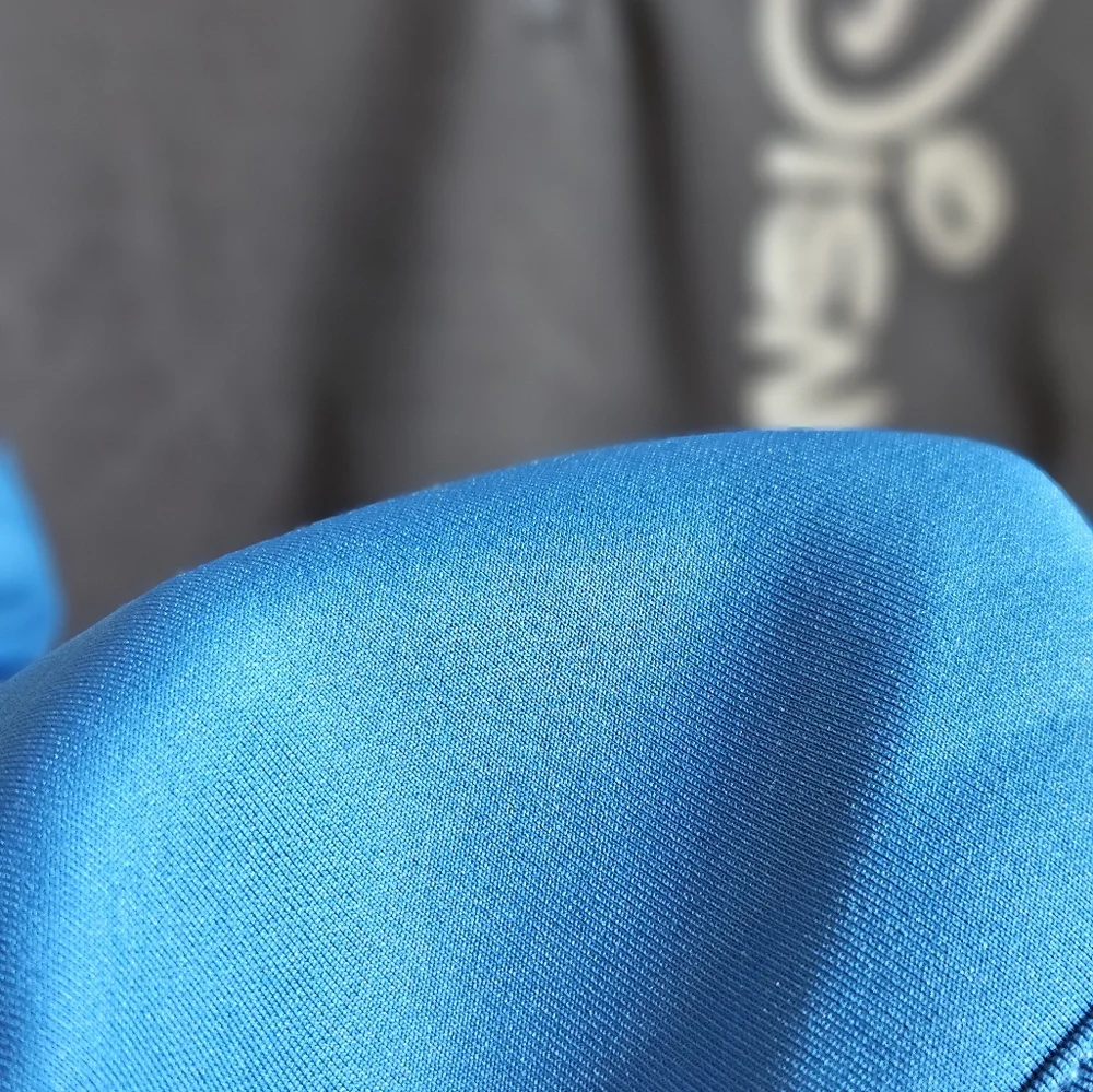 Authentic run Disney pullover from the 2024 race year. 🏁 - Picture 7 of 7